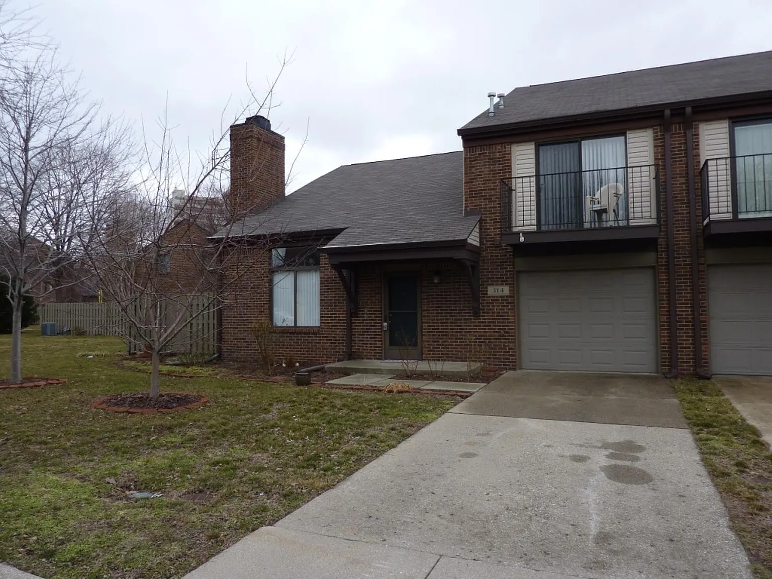 314 E Saint Clair St photo 1