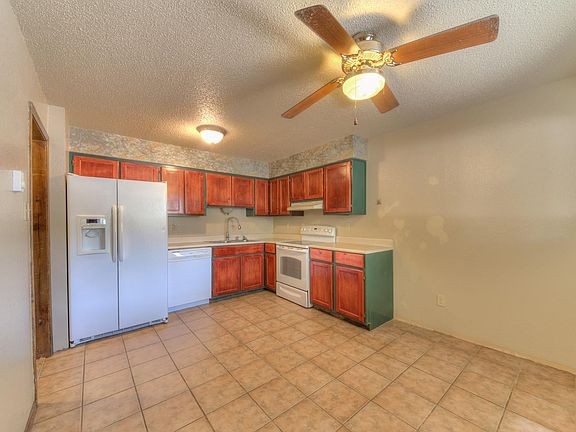 4th image of 1913 Chelwood Park Blvd NE