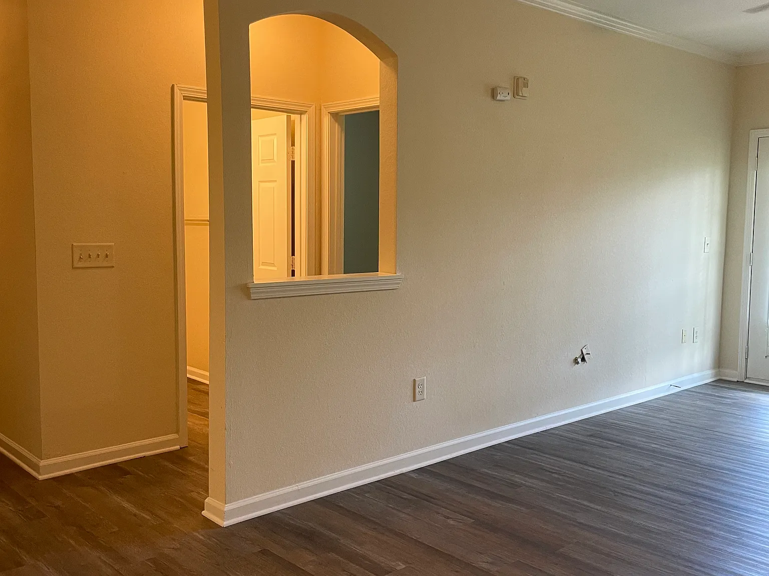 2 bed, 2.0 bath, 1049 sqft, $1,600 — Photo 3