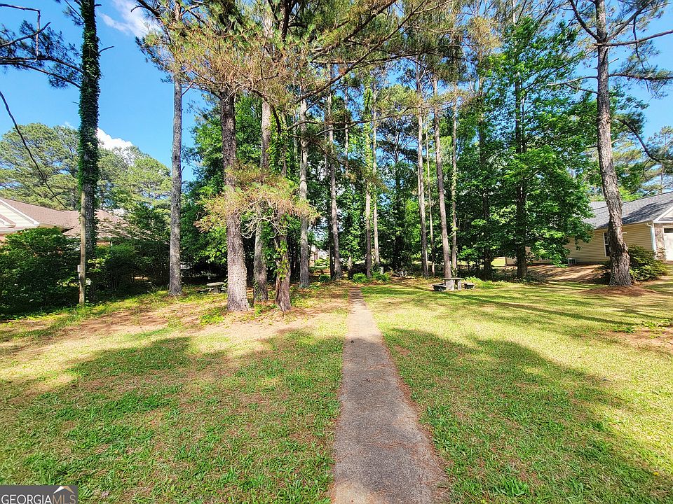 1st image of 116 W Greenwich Cir