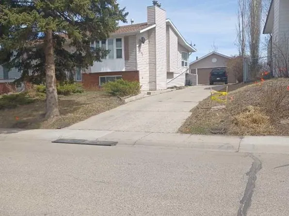 33 W Forest Dr, Sylvan Lake, AB T4S 1H4