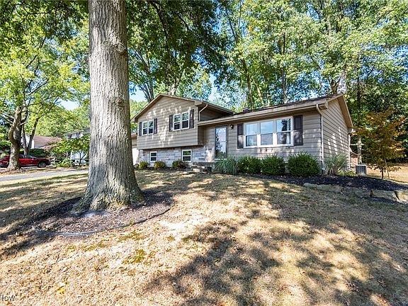 2nd image of 1446 Turnberry Dr
