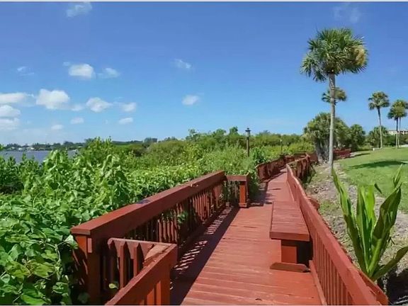 5th image of 1630 Stickney Point Rd #102