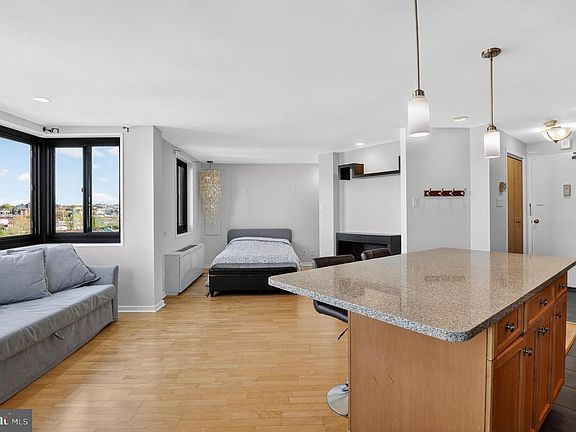 5th image of 1601 18th St NW APT 1001