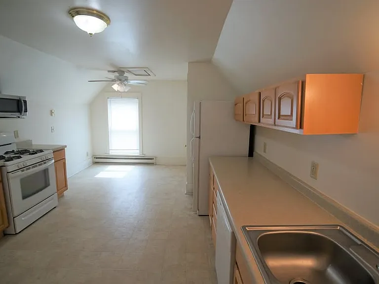 345 W Doty St #2 — Photo 3