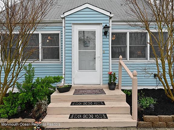 2nd image of 336 Lincoln Ct