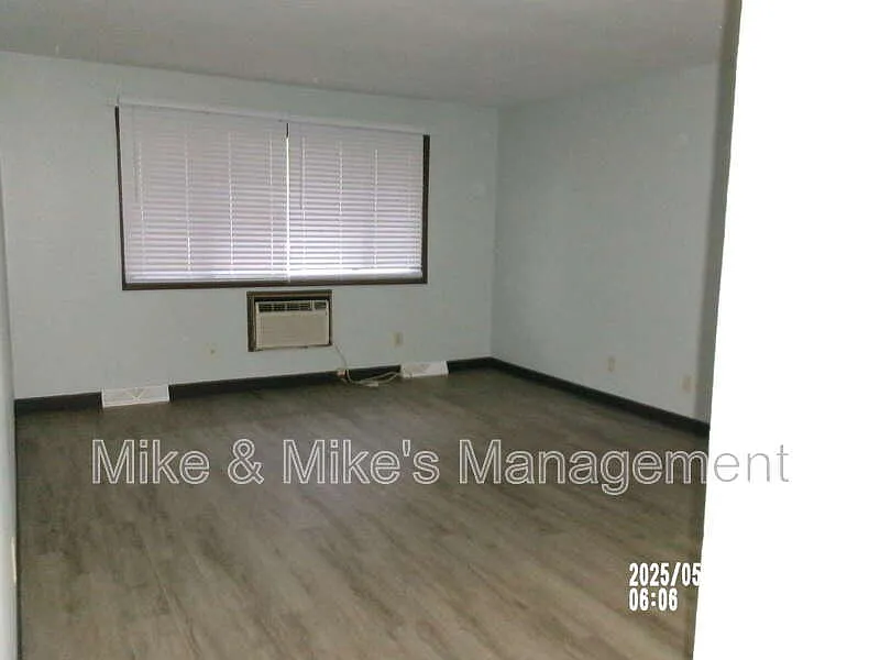 Building Photo - 7452 N Granville Rd #1