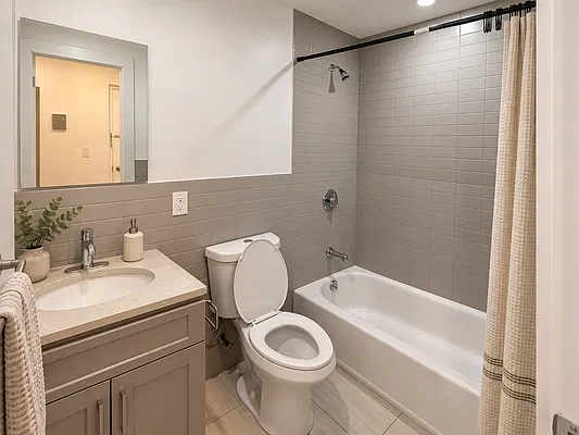 Bathroom, photo 2