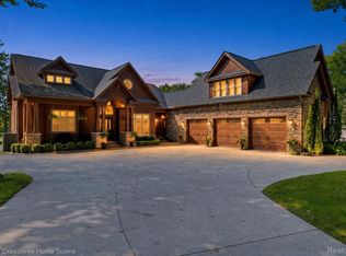 2829 Riverside Dr, Port Huron, MI 48060