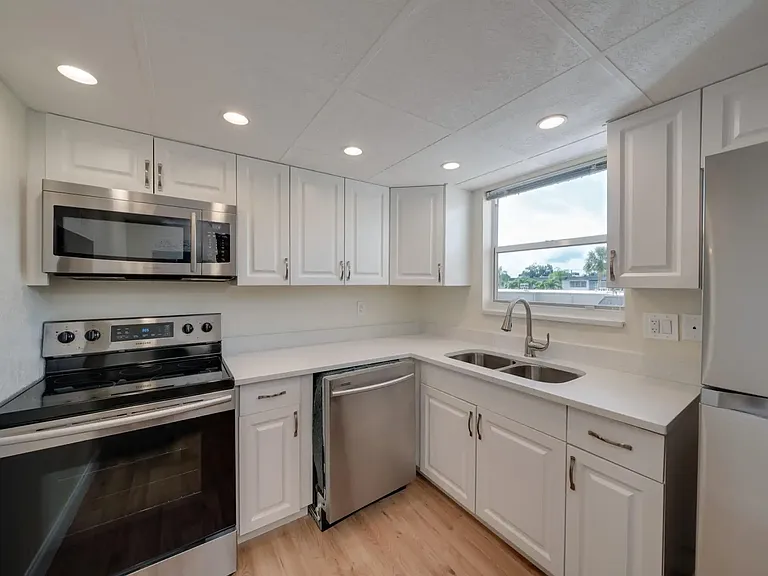 701 Lori Dr #209 — Photo 2