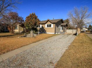 69 SW Erickson Dr, Red Deer, AB T4R 1X8