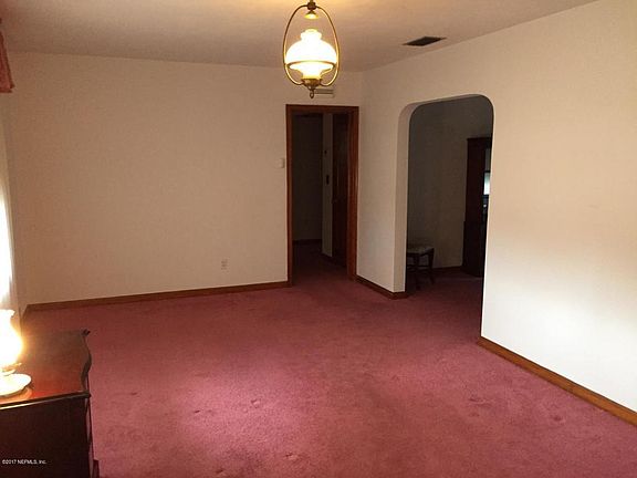 3rd image of 1514 River Hills Cir W