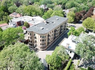 11 Summit Ct APT 11, Saint Paul, MN 55102