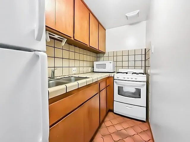 1958 Jefferson St — Photo 5
