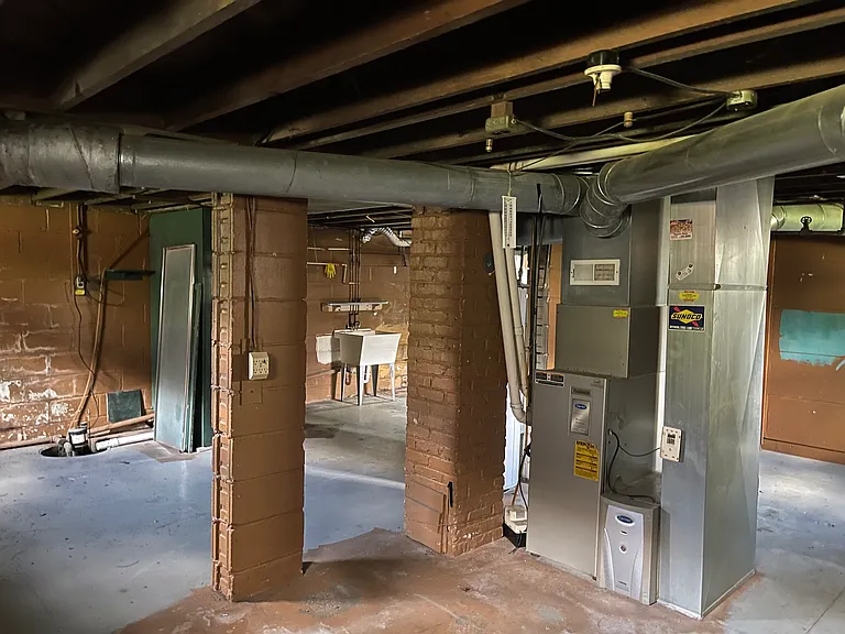 133 Foster Ave — Photo 10