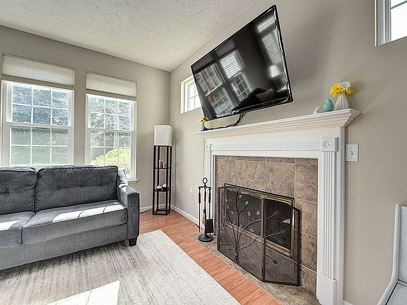 4th image of 33257 Fairport Dr