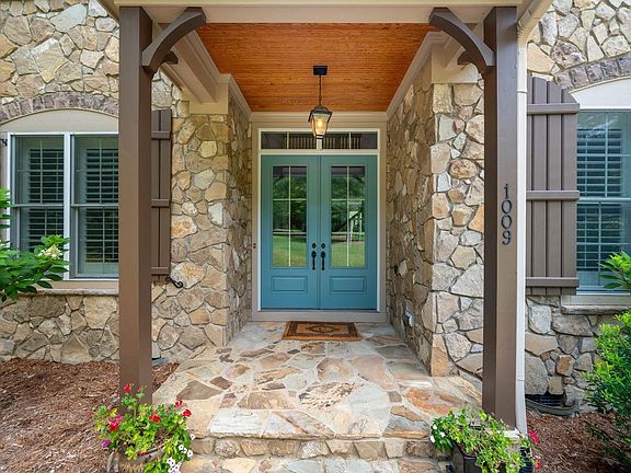 5th image of 1009 Tuscany Dr