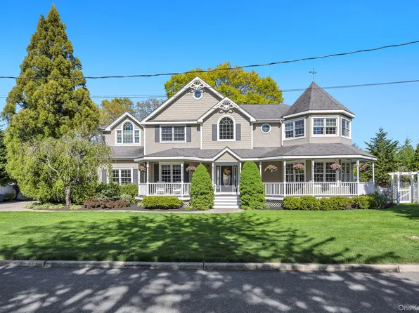 19 Dorothy Street, Nesconset, NY 11767