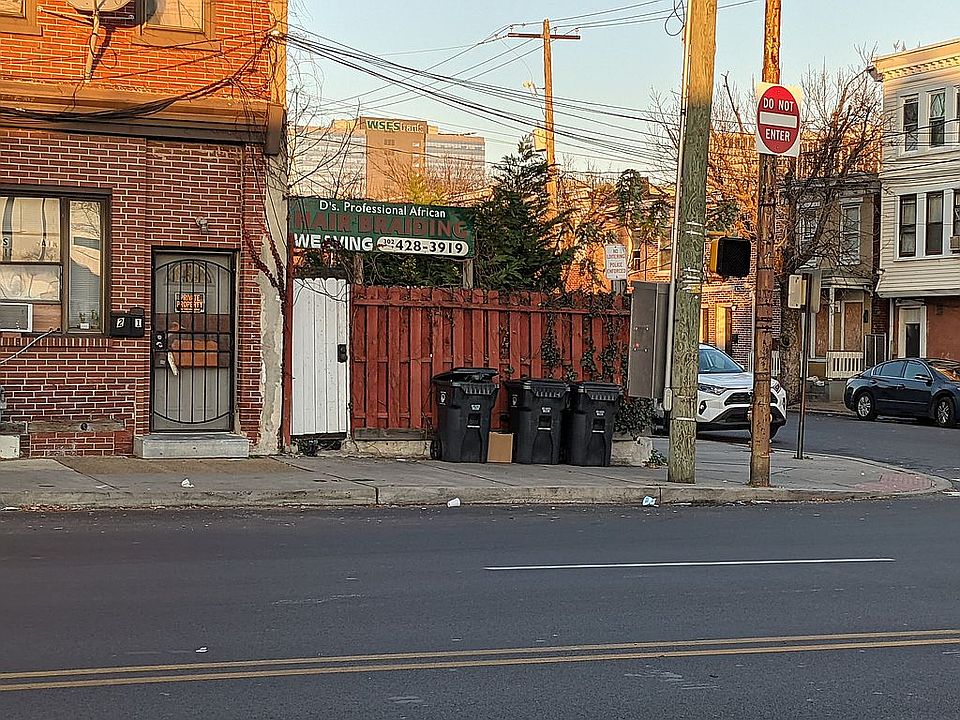 1st image of 801 W 4th St
