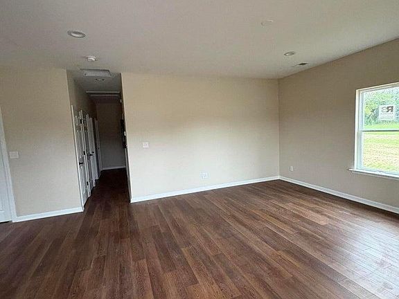 5th image of 208 Avocada Dr