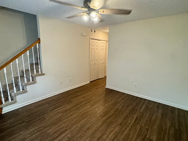 102 Larkyn Dr #102 — Photo 2