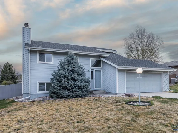 3010 Country Club Ct, Rapid City, SD 57702