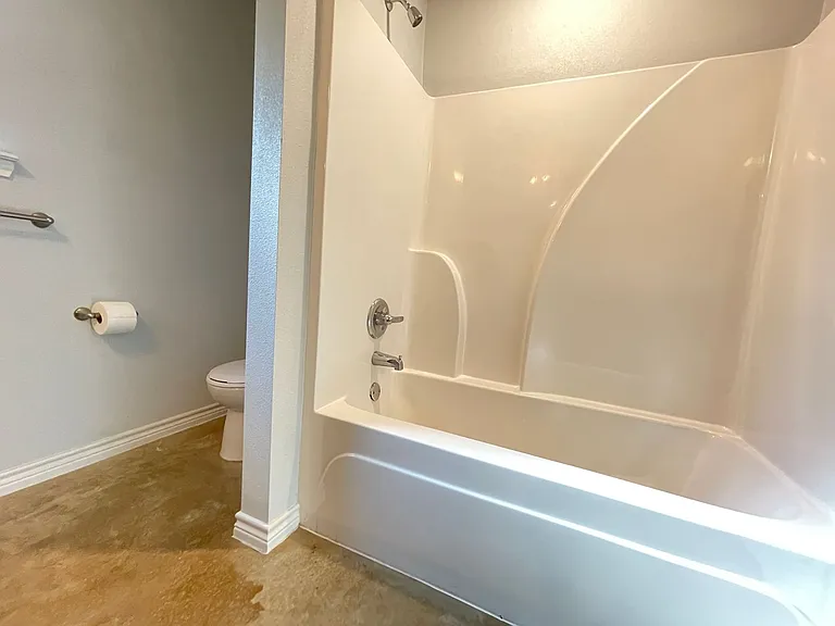 915 Rebecca Ln — Photo 17
