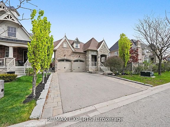 2nd image of 4 Sim Hill Cres