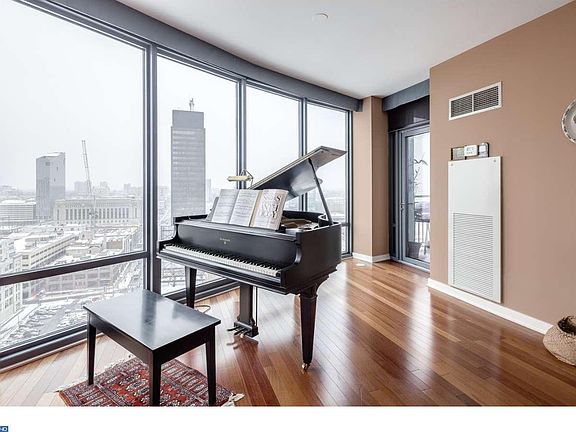 4th image of 2101 Market St Unit 1903