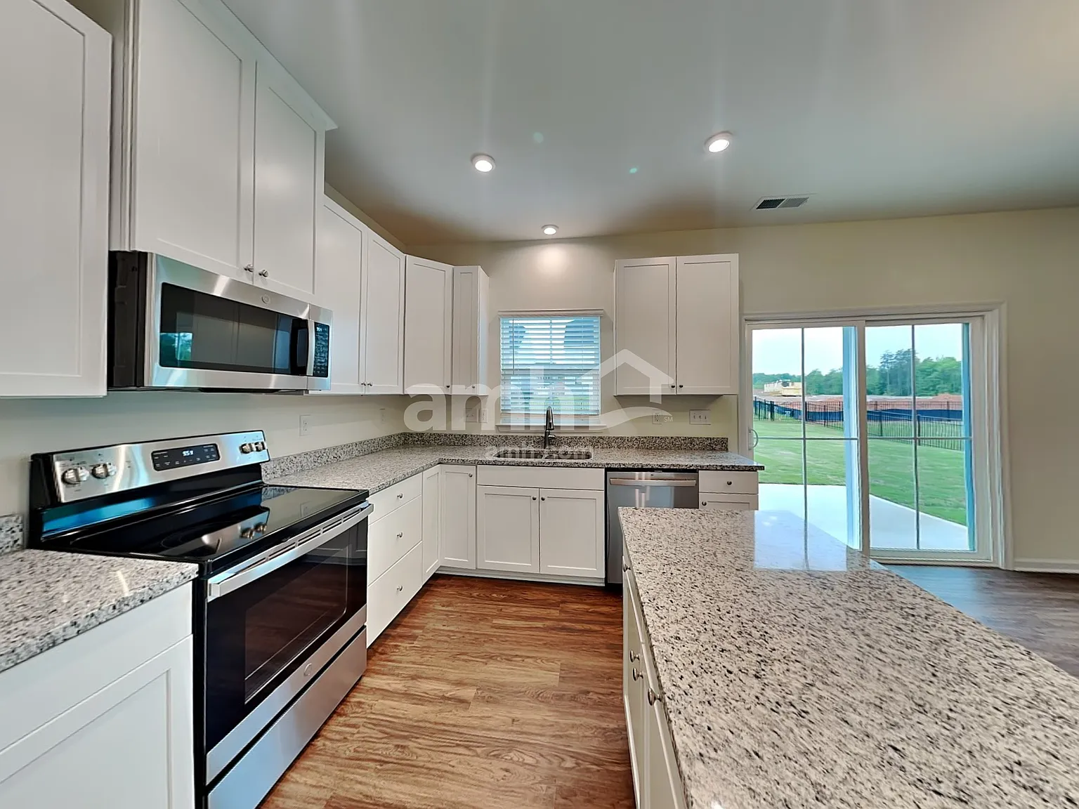 4 bed, 2.5 bath, 2225 sqft, $2,455 — Photo 4