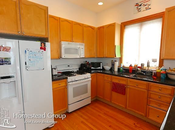 3rd image of 1413 W Barry Ave #2