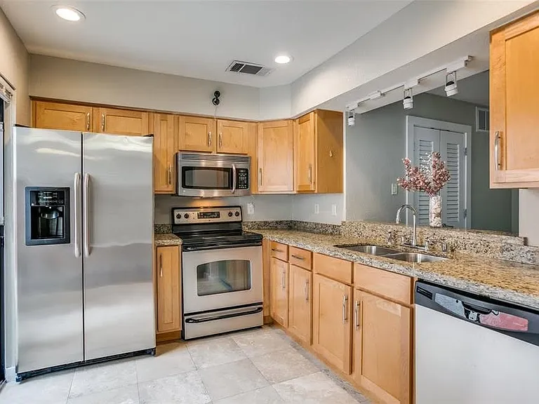 4777 Cedar Springs Rd #9F — Photo 17