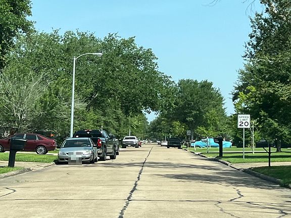 5th image of 16727 Forest Bend Ave