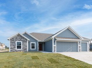 19577 Mitchell Rd, Tonganoxie, KS 66086