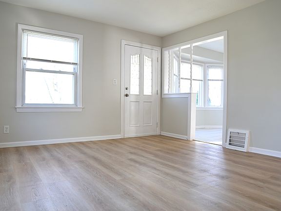 3rd image of 12413 Marne Ave
