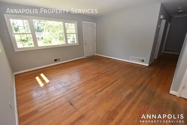 747 Warren Dr — Photo 9