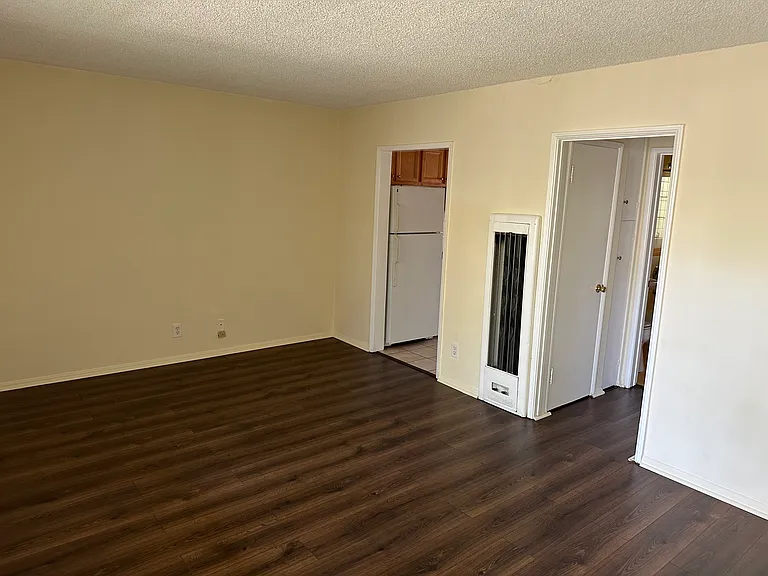 131 N Pass Ave #C — Photo 2
