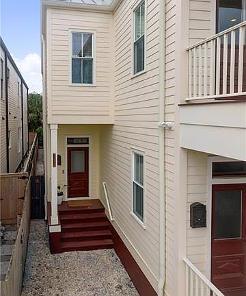 2nd image of 1222 Columbus St #B