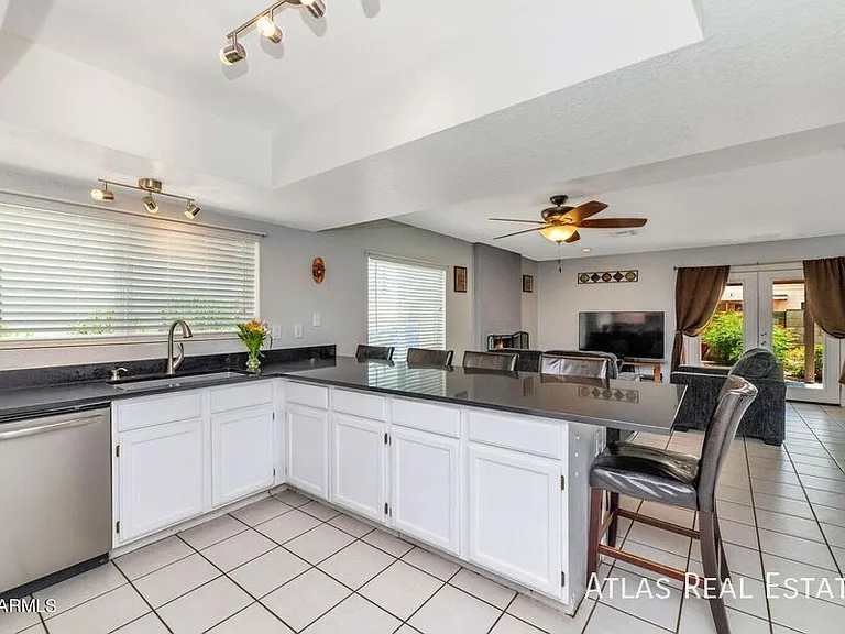 4145 W Bluefield Ave — Photo 2