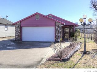 556 E Queen St, Tulsa, OK 74106