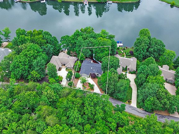 3rd image of 120 Chatham Ln