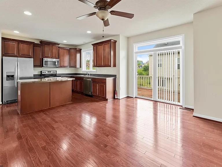 3313 Sun Ct — Photo 6