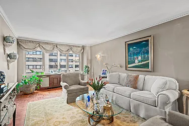 201 East 37th Street, #8G