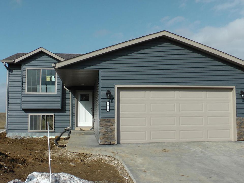 2nd image of 3919 Orchardview Ln NW