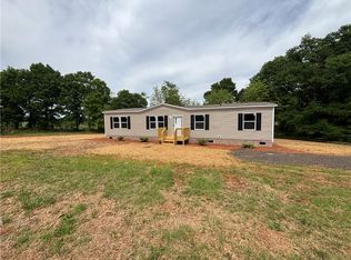 703 Double Springs Rd, Townville, SC 29689