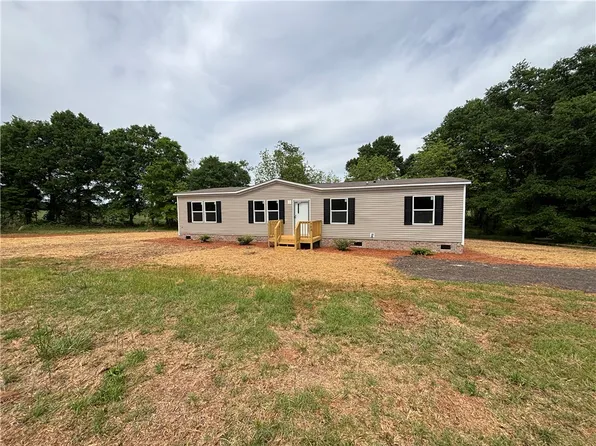 703 Double Springs Rd, Townville, SC 29689