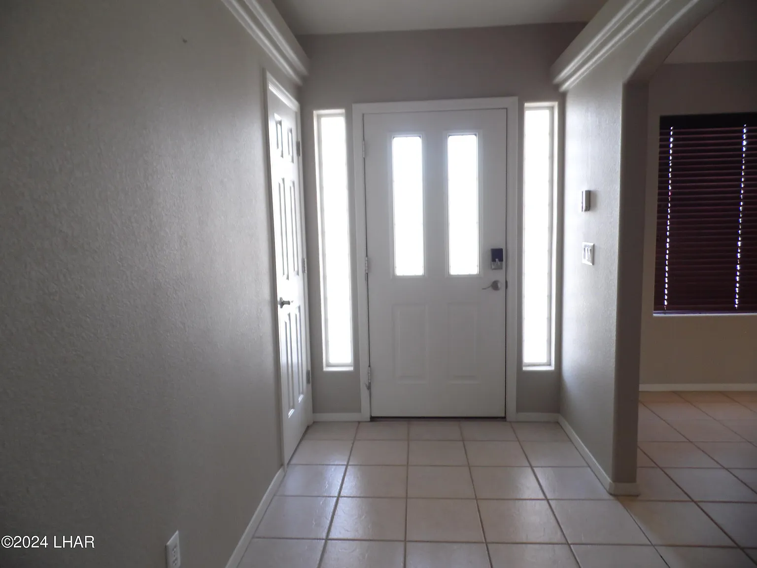 3 bed, 2.0 bath, 1594 sqft, $2,000 — Photo 2