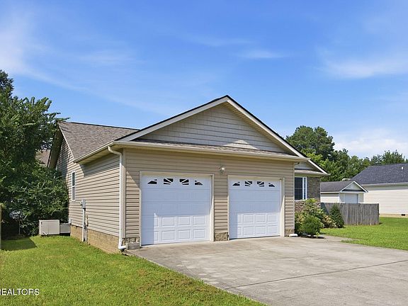 2nd image of 404 Wilson Ct