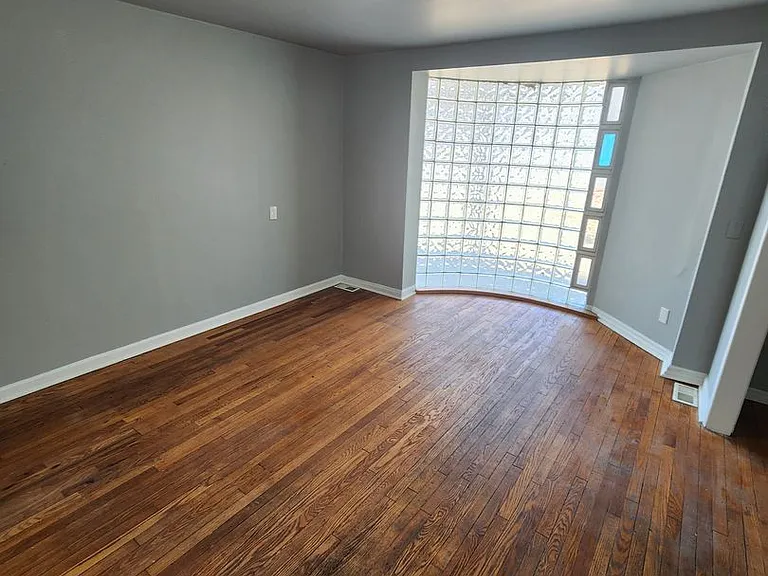 5112 NW Radial Hwy — Photo 3