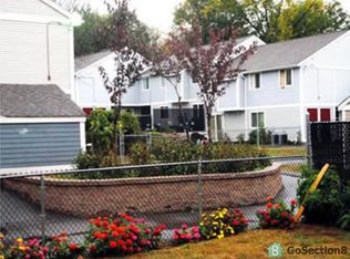 17 Nursery St, Springfield, MA 01104